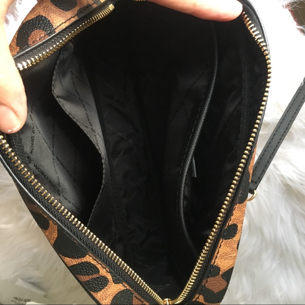 Last 1✨Michael Kors jet se Large leopard Crossbody - Picture 3 of 8
